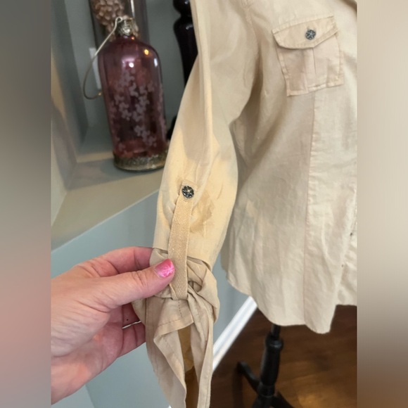 Nine West Jeans size medium tan button down shirt - Picture 3 of 9